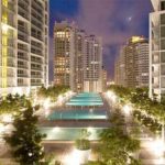 Groot zwembad bij mooi hotel middenin Miami