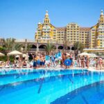 Luxe hotel met grote zwembaden en snelle glijbanen in Turkije