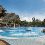 Zonnig vakantiegevoel in de zwembaden op Cuba