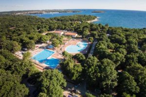 3 zwembaden op populaire camping Kroatië. Ook een 25-meter-zwembad