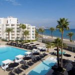 Direct aan het strand gelegen hotel met heerlijk zwembad op Ibiza