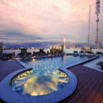 Mooi hotel met zwembad in Bangkok met fantastisch uitzicht