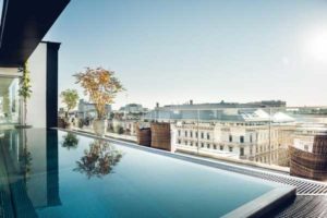 Hotel in Wenen met buitenzwembad op het dakterras. Midden in het centrum, geniet van het uitzicht!