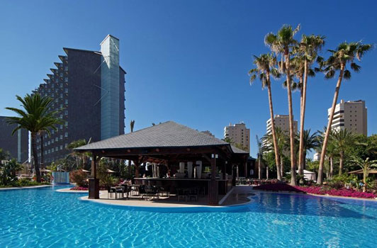 Hotel met groot zwembad in Spanje