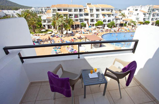 Vakantie Ibiza met groot zwembad