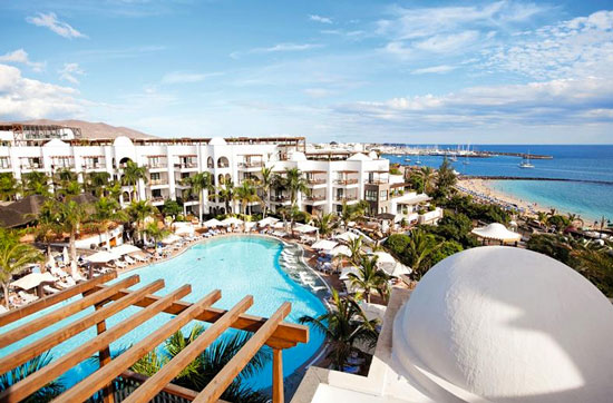 Hotel op Lanzarote met groot zwembad
