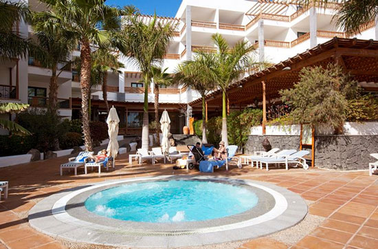 Vakantie Lanzarote met groot zwembad