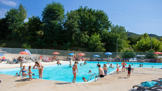 Vakantie met groot zwembad Ardèche