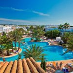 Zonnige vakantie bij hotel op Mallorca met groot zwembad