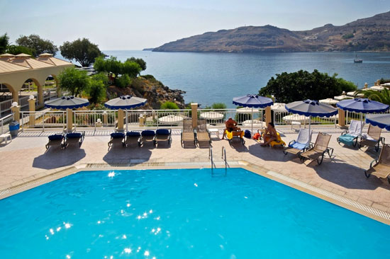 Groot zwembad op Grieks eiland