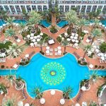 Luxe hotel met enorm zwembad in Israël