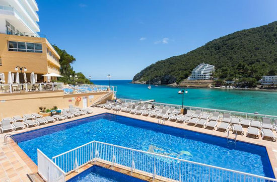 Mooi zwembad op Ibiza