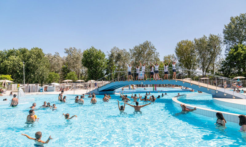 Familiecamping-Adriatische-Kust-met-zwembad-activiteiten