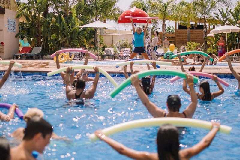 Vakantiepark-Costa-Brava-met-zwembad-activiteiten