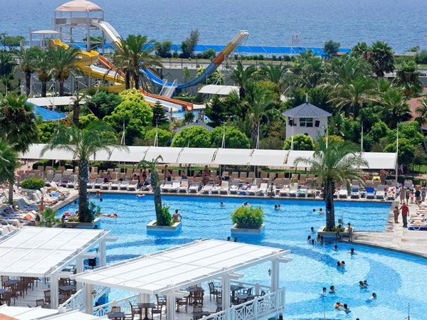 Hotel Crystal Admiral Resort Suites & Spa - De leukste hotels voor kinderen met zwembad