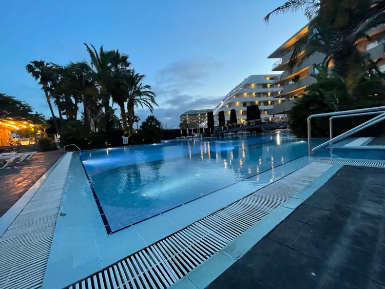 Het Aqua Hotel Onabrava in Santa Susanna met zwembad
