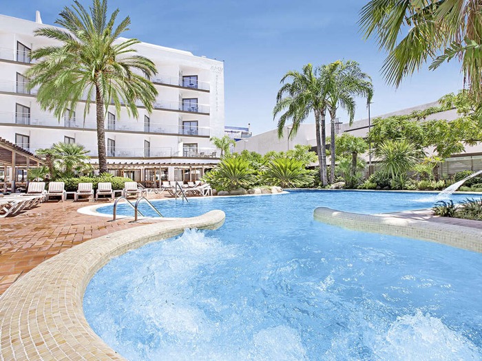Beleef je vakantie met zwembad in Pineda de Mar, Spanje