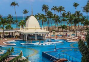 RIU Palace Aruba, een all-inclusive hotel met grote zwembaden.