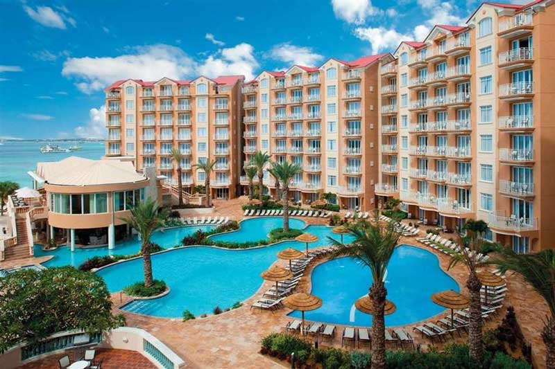 Divi Aruba Phoenix Resort op Aruba, ook met grote zwembaden