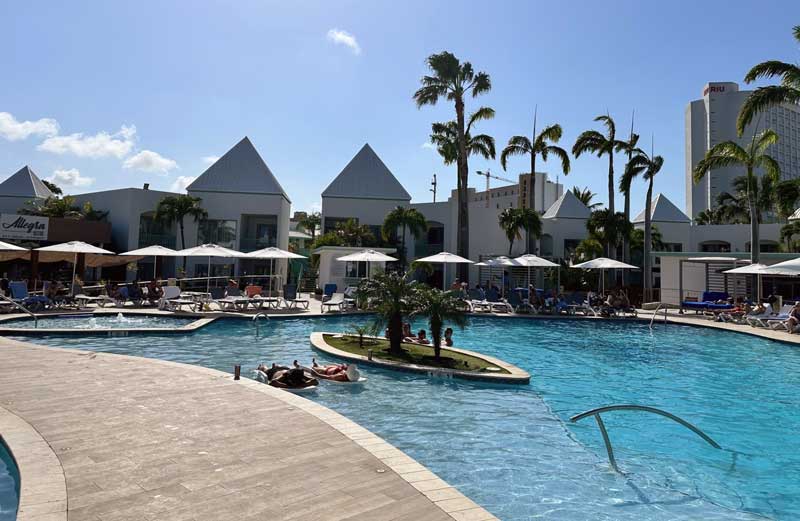Mooie zwembaden op Aruba: Courtyard by Marriott